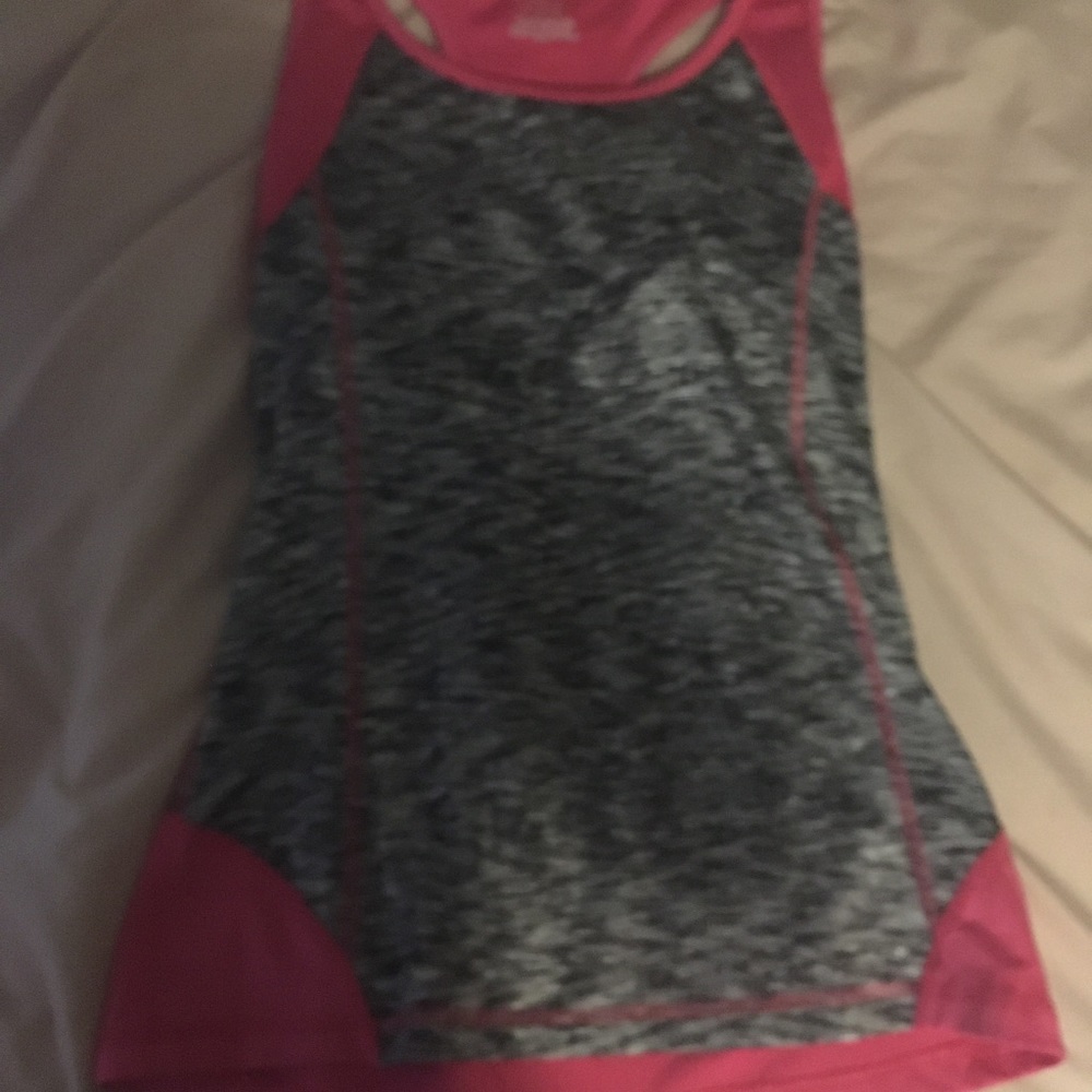 Workout top - Picture 3 of 4